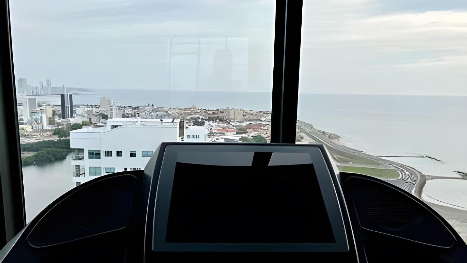Apartment Oceanfront Gem By Walled City, Spectacular Views *
