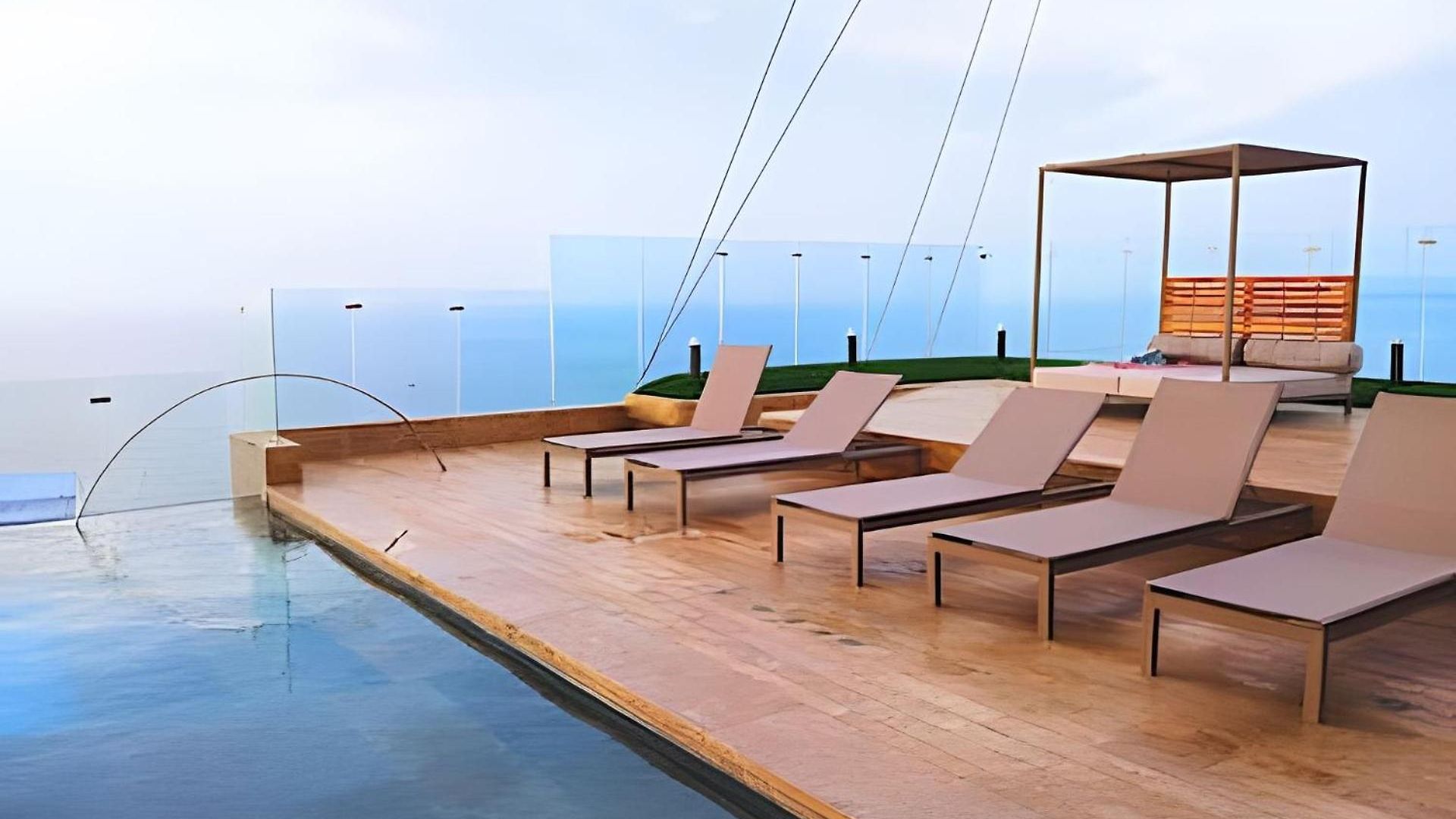 Oceanfront Gem By Walled City, Spectacular Views