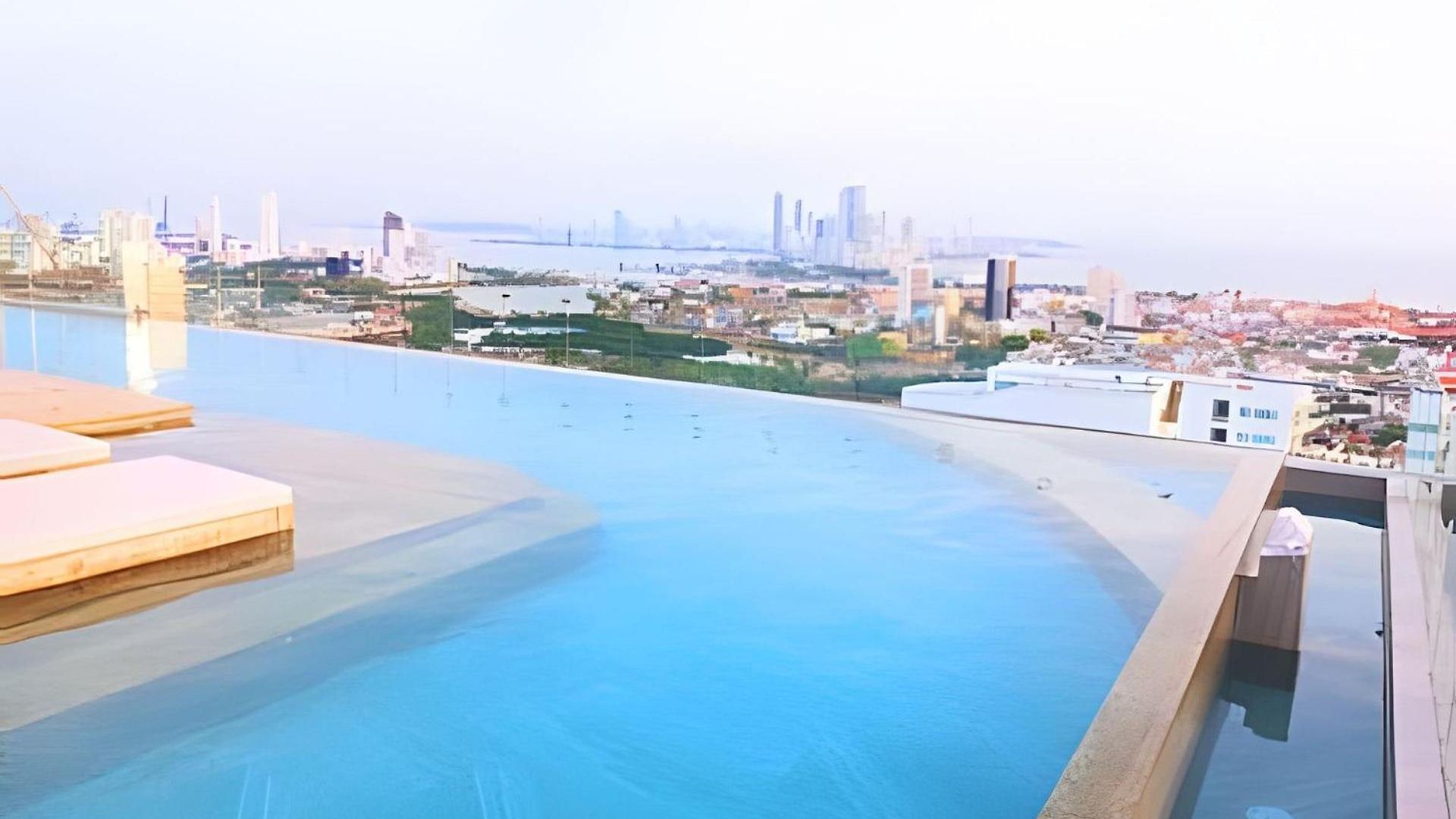 Apartment Oceanfront Gem By Walled City, Spectacular Views