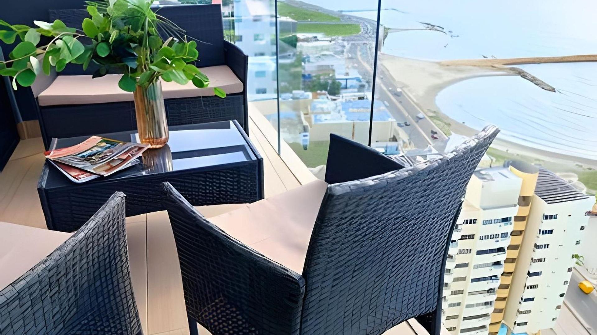 Oceanfront Gem By Walled City, Spectacular Views Apartment *