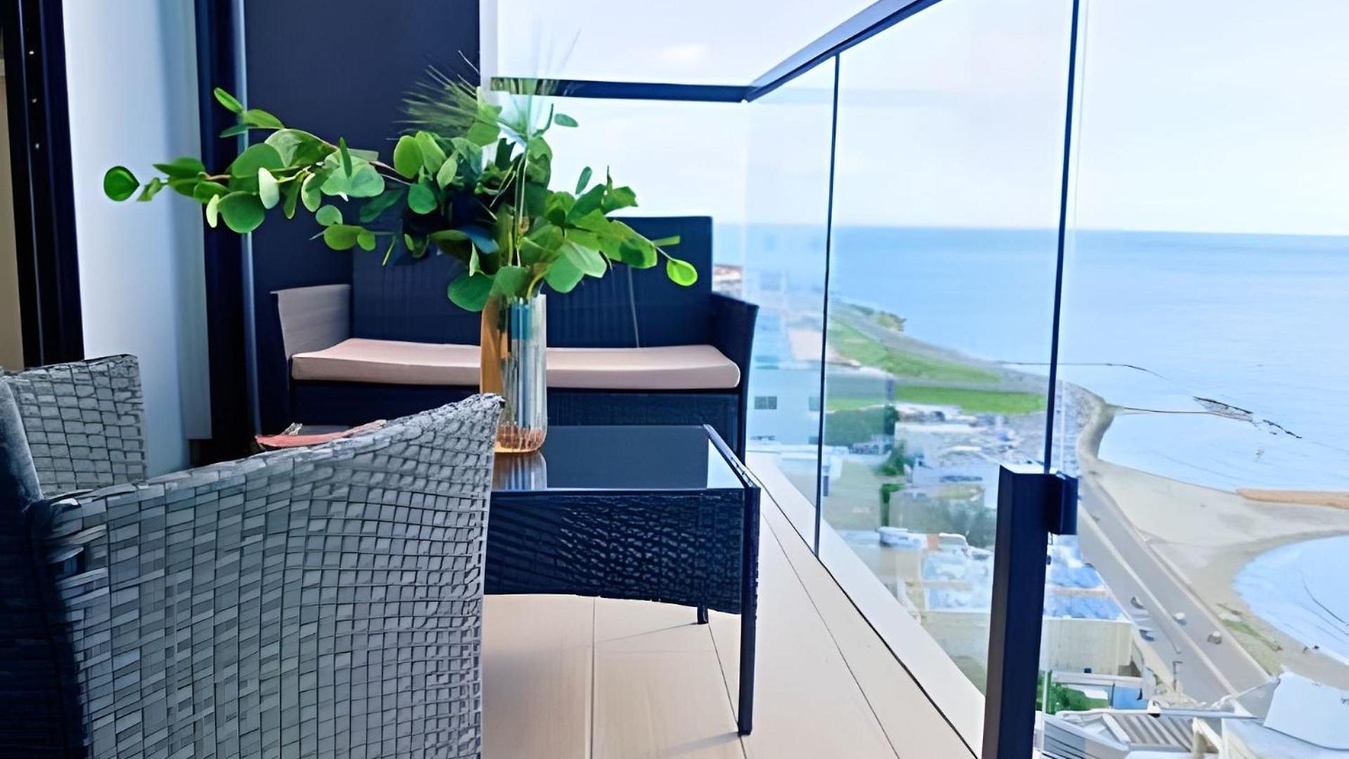 Apartment Oceanfront Gem By Walled City, Spectacular Views