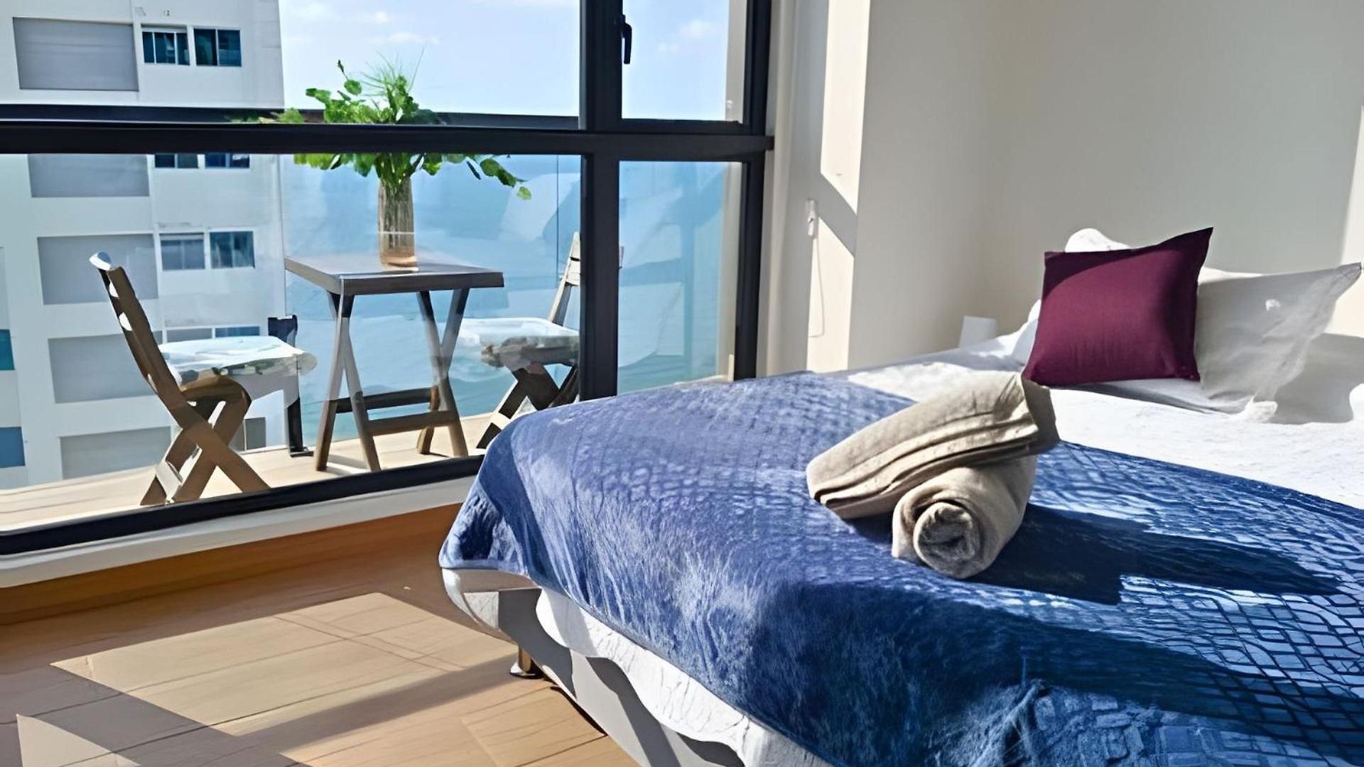 Oceanfront Gem By Walled City, Spectacular Views Apartment