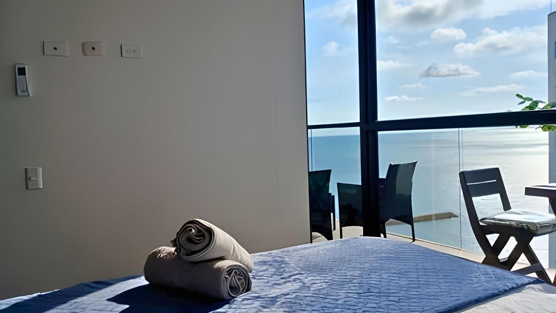 Apartment Oceanfront Gem By Walled City, Spectacular Views