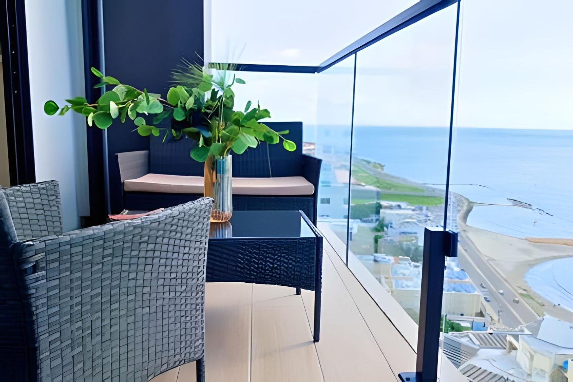 Apartment Oceanfront Gem By Walled City, Spectacular Views