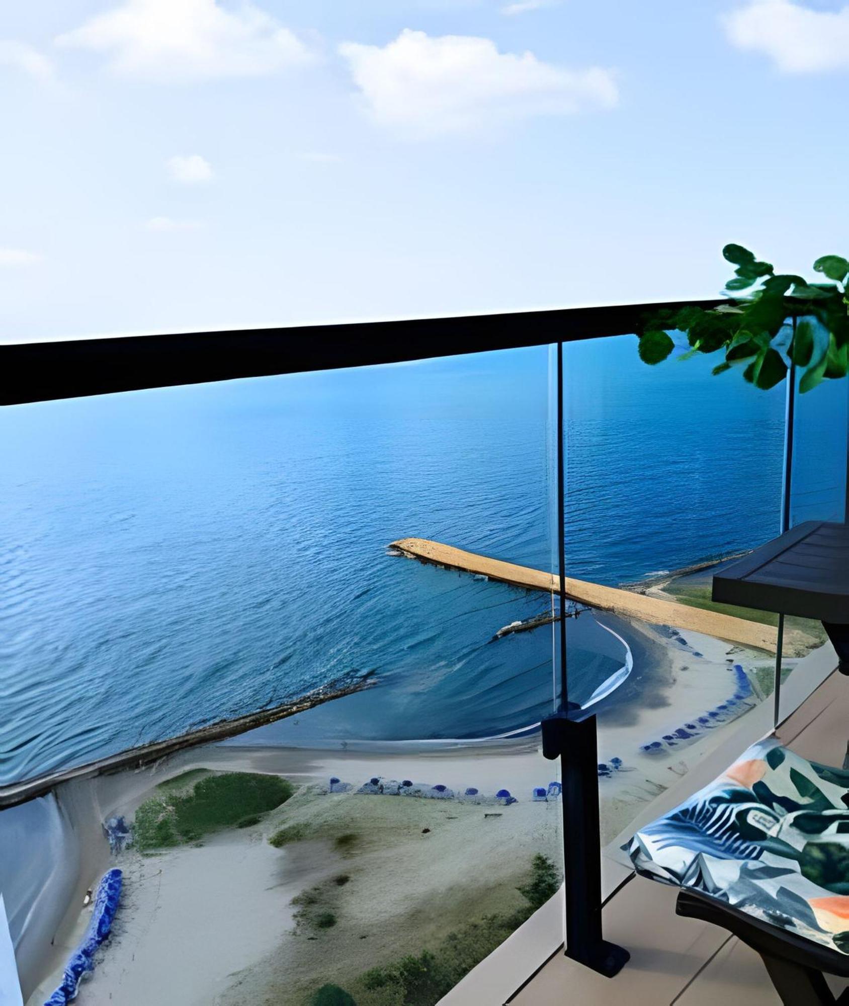 Apartment Oceanfront Gem By Walled City, Spectacular Views *